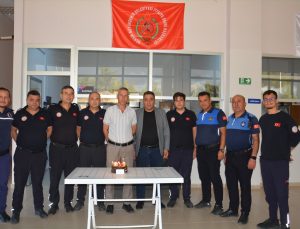 Mersin Gülnar’da İtfaiye Haftası etkinliğinde Başkan Yardımcısı Olçum pasta kesti