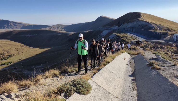 Nemrut Kalderası’nda 30 Kilometrelik Çanak Yürüyüşü