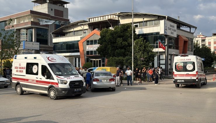 Osmaniye’de iki otomobil çarpıştı, Adnan Menderes Bulvarı’nda 3 kişi yaralandı