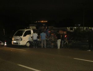 Samsun Atakum’da otomobil kamyonete arkadan çarptı, 4 kişi yaralandı