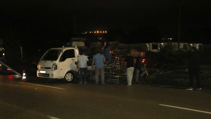 Samsun Atakum’da otomobil kamyonete arkadan çarptı, 4 kişi yaralandı