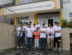 Samsun’da öğrenciler, liseler seviyesinde tek olan insansız hava aracı tasarladı