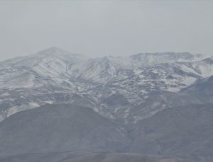 Süphan Dağı’nın Zirvesi Karla Kaplandı