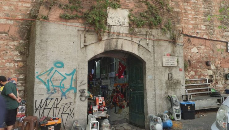 Tarihi Galata Bedesteni’nin duvarlarına grafiti