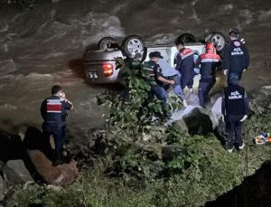 Trabzon’da viraj faciası! Otomobil dereye uçtu, sürücü kurtarılamadı