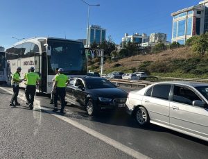 Ümraniye’de 4 aracın karıştığı zincirleme kaza