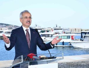 Uraloğlu, ilk yerli emici tarama gemisi UAB MAVİ VATAN’ın suya indirildiğini bildirdi