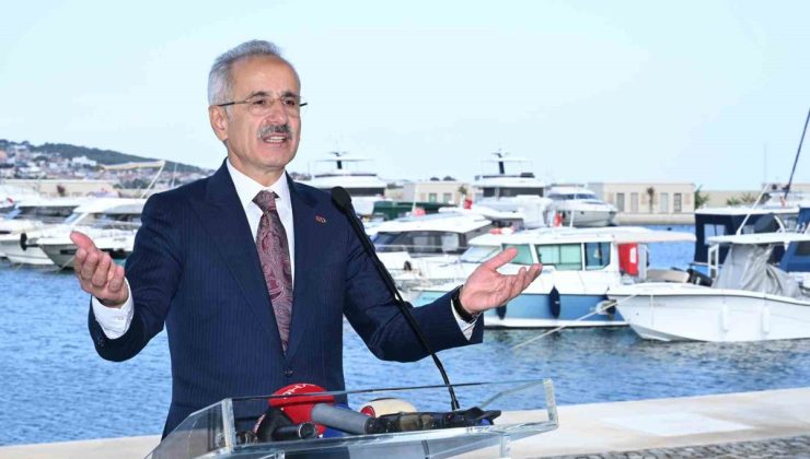 Uraloğlu, ilk yerli emici tarama gemisi UAB MAVİ VATAN’ın suya indirildiğini bildirdi