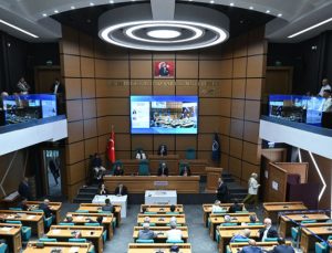 Üsküdar Belediyesi’nde 4 CHP’li meclis üyesi AK Parti’ye katıldı
