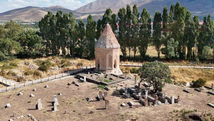 Van Gevaş’ta Halime Hatun Kümbeti ve Selçuklu Mezarlığı’nda restorasyon sürüyor