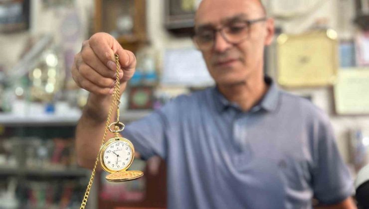 Van’da saatçi Mehmet İnsel, dijital saatlerin tamir imkanı olmadığını söyledi