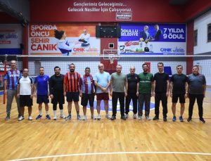 Yeşilay Samsun, kurum müdürleriyle bağımlılığa dikkati voleybol maçıyla çekti