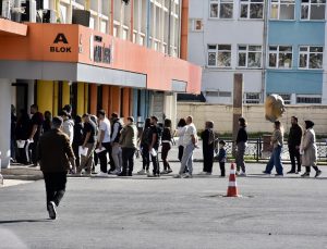 1 milyon 593 bin adayın başvurduğu 2026-KPSS ön lisans oturumu başladı