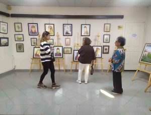 85 yaşındaki ressam Saadet Erdoğan, 28. sergisini Edremit’te açtı