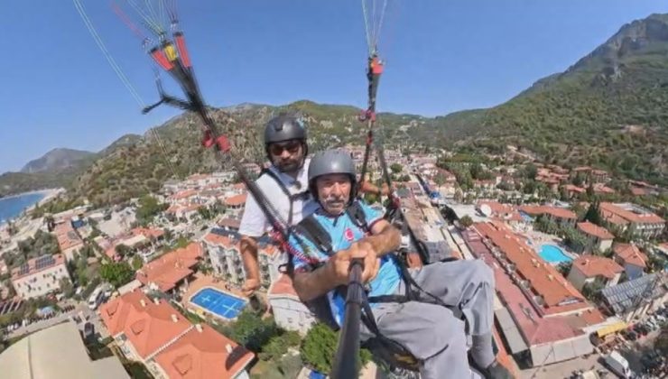 94 yaşında ilk kez yamaç paraşütü yaptı! Fethiye semalarında ‘Paraşütü ben idare ediyorum’ dedi