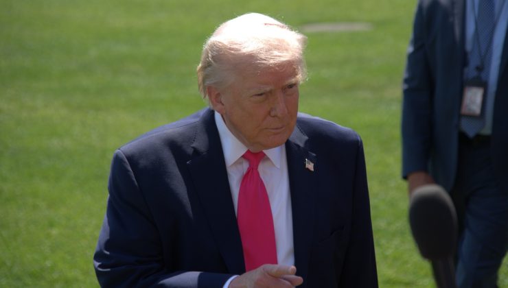 ABD Başkanı Trump, Zelenskiy’e tepki gösterip Ukrayna’da seçim çağrısı yaptı