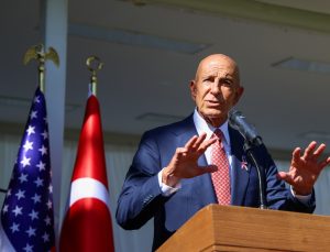 ABD’li Tom Barrack, Irak silahlı kuvvetlerinde tek komuta fırsatı doğduğunu söyledi