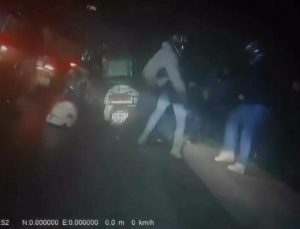 Ablasıyla ilişkisine karşı çıktı, çetesiyle saldırdı! Gözü dönmüş eşkıyanın yaptığını yanına kar kalmadı: Saldırı anı kamerada
