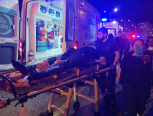 Adana Kozan’da kontrolden çıkan hafif ticari araç kanala düştü, 2 kişi yaralandı