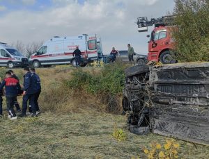 Adıyaman Gölbaşı’nda taksi şarampole devrildi, 5 kişi yaralandı