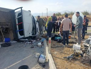 Afşin’de otomobil ile kamyonet çarpıştı, 1 kişi öldü, 7 kişi yaralandı