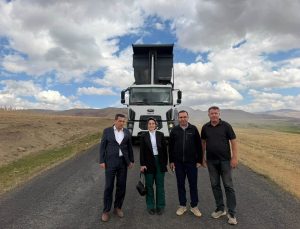 Ağrı Taşlıcay Kaymakamı Kılıç, Çöğürlü Köyü’ndeki 1,5 km’lik yol çalışmasını inceledi