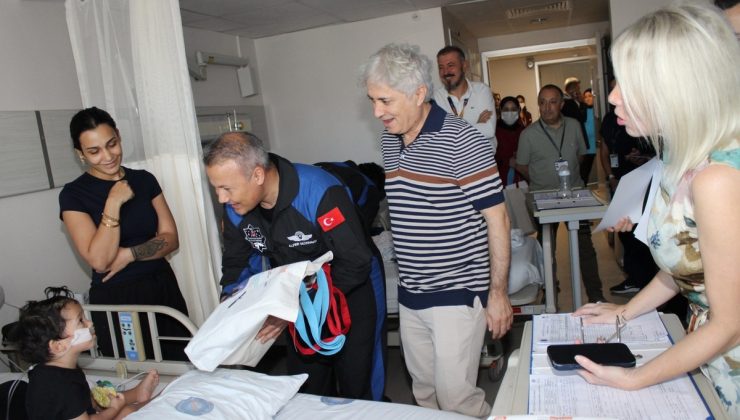 Akdeniz Üniversitesi’nde 11 astronot kanser tedavisi gören çocuklara moral verdi