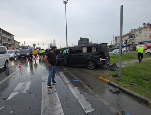 Antalya Manavgat’ta tır iki minibüse çarptı, 3 yaralı, tır sürücüsü gözaltına alındı