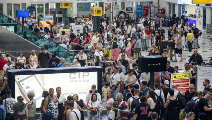 Antalya’da 9 ayda yabancı ziyaretçi sayısı yüzde 5,6 azalarak 12 milyon 483 bine indi