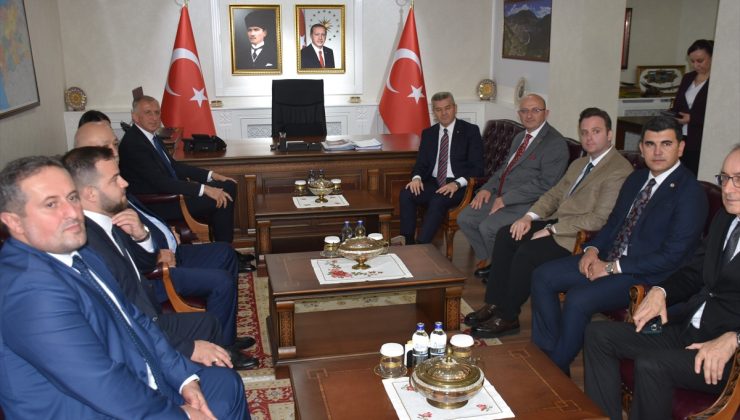 Artvin Valisi Ergün, Acara Hükümet Başkanı Pataradze ile Sarp Sınır Kapısı’nı ele aldı