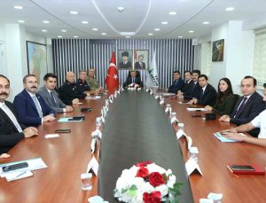 Artvin’de asayiş ve güvenlik konuları Vali Ergün başkanlığındaki toplantıda görüşüldü