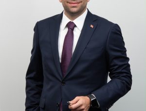 Ataşehir’de başkan vekili seçimi CHP’siz başladı, tek aday Serdar Orhan yarışıyor.