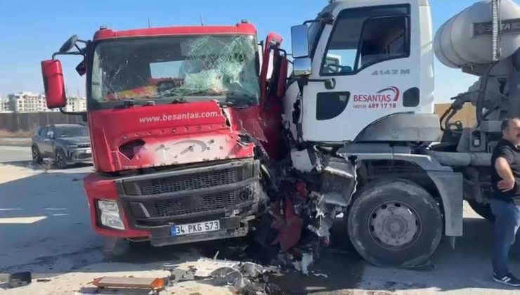 Avcılar’da beton mikseri karşı yönden gelen araçla çarpıştı, şoför yaralandı