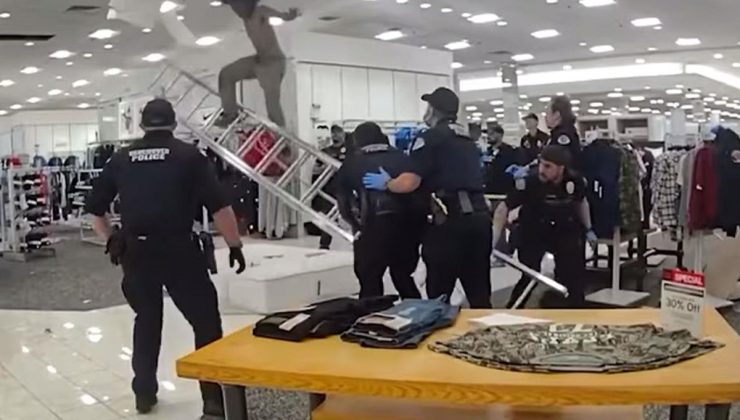 AVM’de tavandan gelen sesler çalışanları da polisi de alarma geçirdi