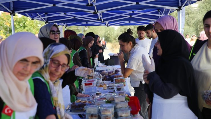 Aydın Adnan Menderes Üniversitesi öğrencileri Filistin için kermes düzenledi