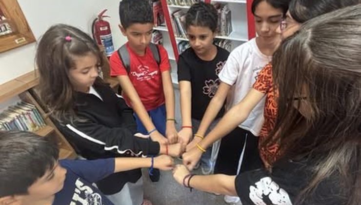 Aydın’da çocuklar kitap okuma ve arkadaşlık bilekliği etkinliğinde buluştu
