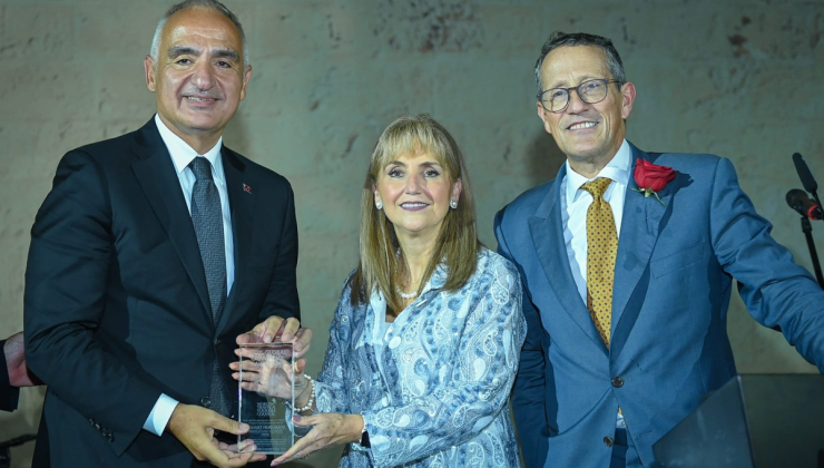 Bakan Ersoy, Malta’da WTTC Global Champion ödülünün Türkiye’ye verildiğini açıkladı