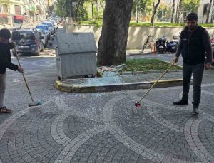 Balıkesir Bandırma’da tadilat atığı duşakabin camı yola savruldu, yaralanan olmadı