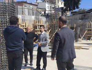Bayburt Aydıntepe’de Merkez Camii inşaatını İlçe Müftüsü Koyuncu inceledi