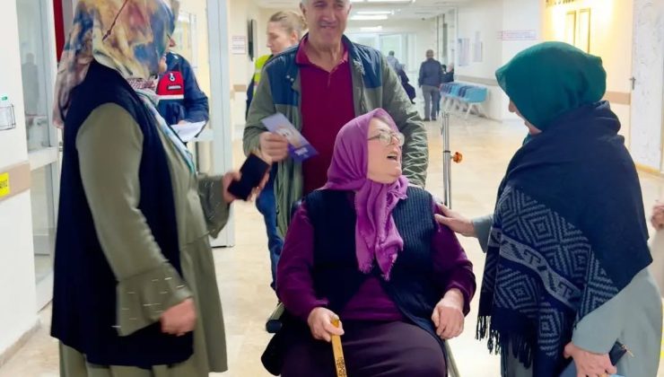 Bayburt Devlet Hastanesinde Dünya Yaşlılar Günü’nde sağlık bilgilendirmesi yapıldı