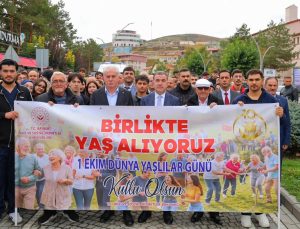 Bayburt’ta Dünya Yaşlılar Günü yürüyüşünde kuşaklar arası dayanışmaya dikkat çekildi