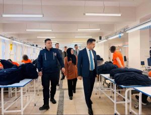 Bilecik Gölpazarı Kaymakamı Titiz, hükümlülerin üretim atölyelerini inceledi