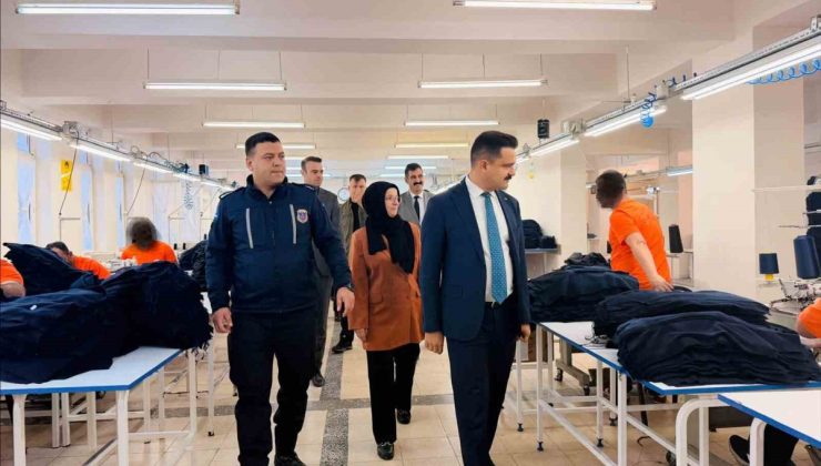 Bilecik Gölpazarı Kaymakamı Titiz, hükümlülerin üretim atölyelerini inceledi