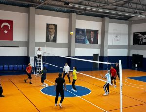 Bilecik Pazaryeri’nde Amatör Spor Haftası’nda kurumlar voleybol maçında buluştu
