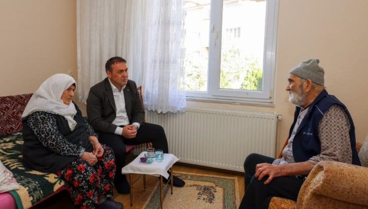 Bilecik Valisi Sözer, merkezde yaşayan Kardaş çiftini evinde ziyaret etti