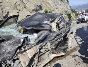 Bolu Mudurnu’da TIR ile kamyonet çarpıştı, kamyonet sürücüsü öldü, 3 kişi yaralandı