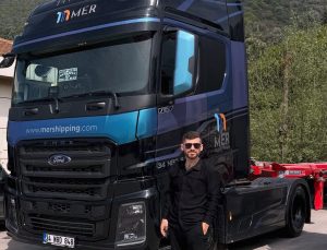 Bolu’da önündeki TIR’a çarpan TIR’ın şoförü Mert Becit (28) hayatını kaybetti.