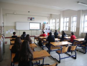Bursa Mustafakemalpaşa’da akran zorbalığına karşı dijital ağ 23 okulda kullanılıyor