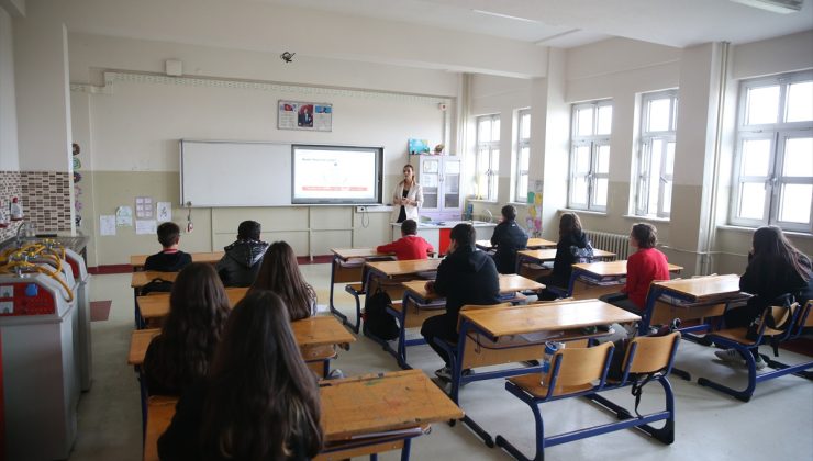 Bursa Mustafakemalpaşa’da akran zorbalığına karşı dijital ağ 23 okulda kullanılıyor