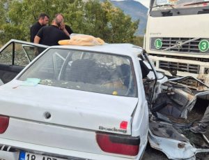 Çankırı Bayramören’de tırla çarpışan otomobildeki 3 yaralı hastaneye kaldırıldı